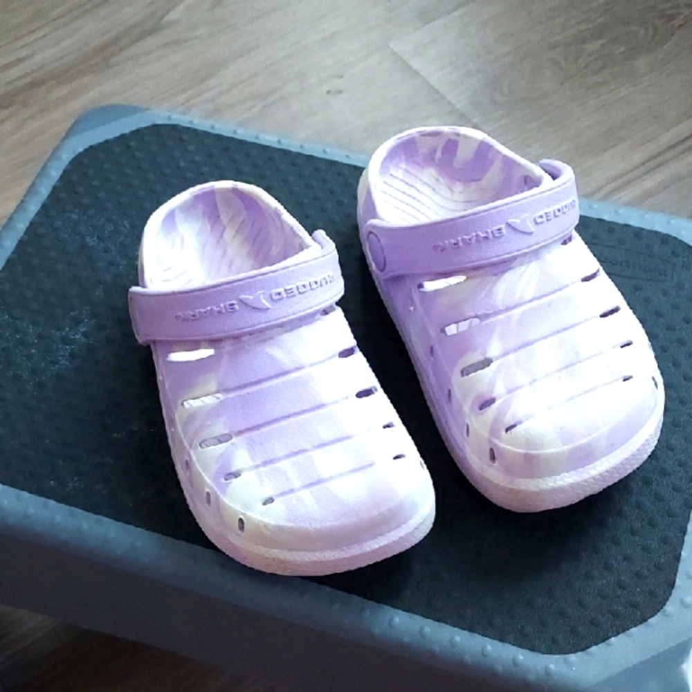 Rugged Shark Kids Purple Clogs 8